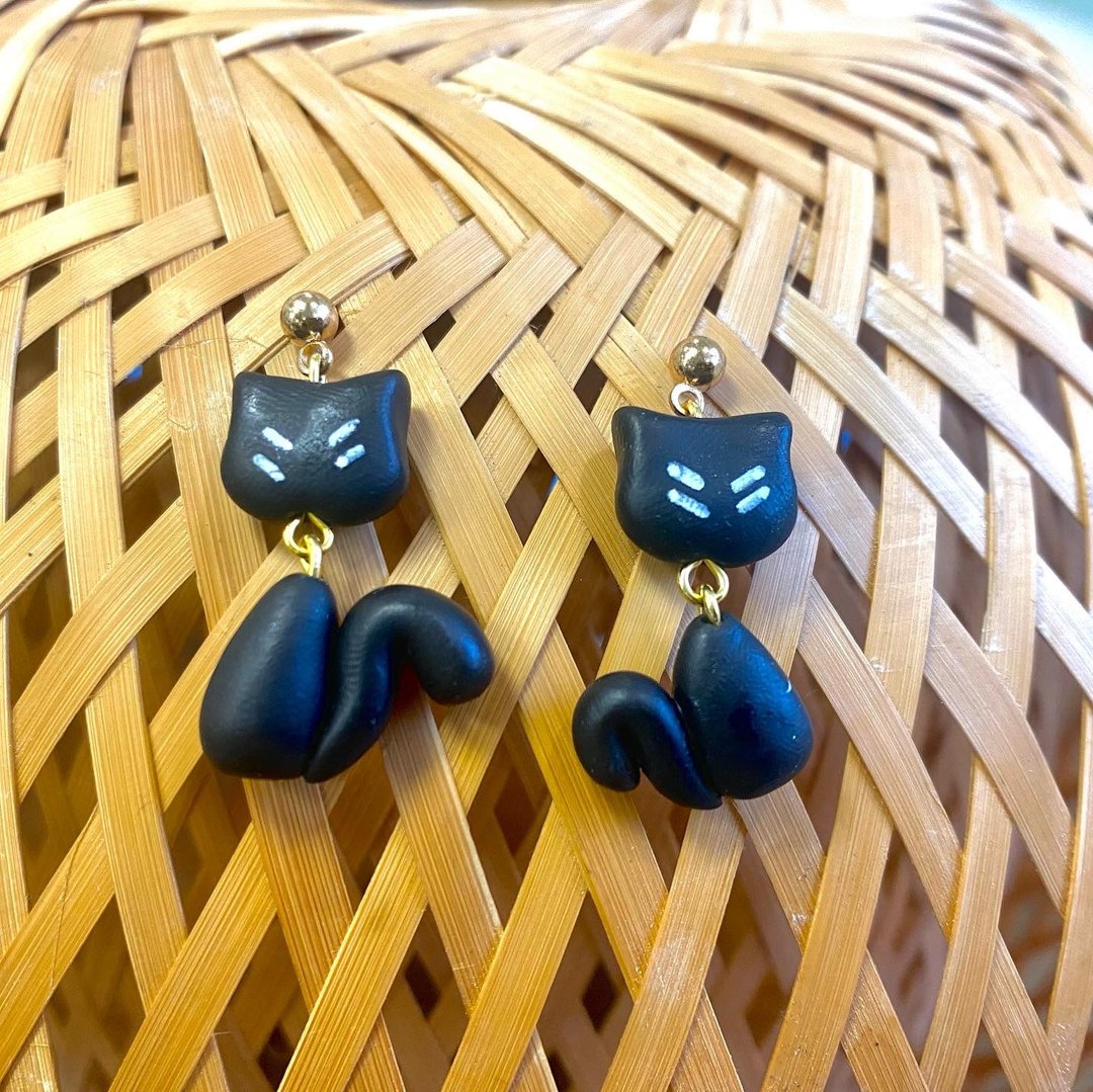 Cutie black cat earrings - 耳环/耳夹 - 其他材质 