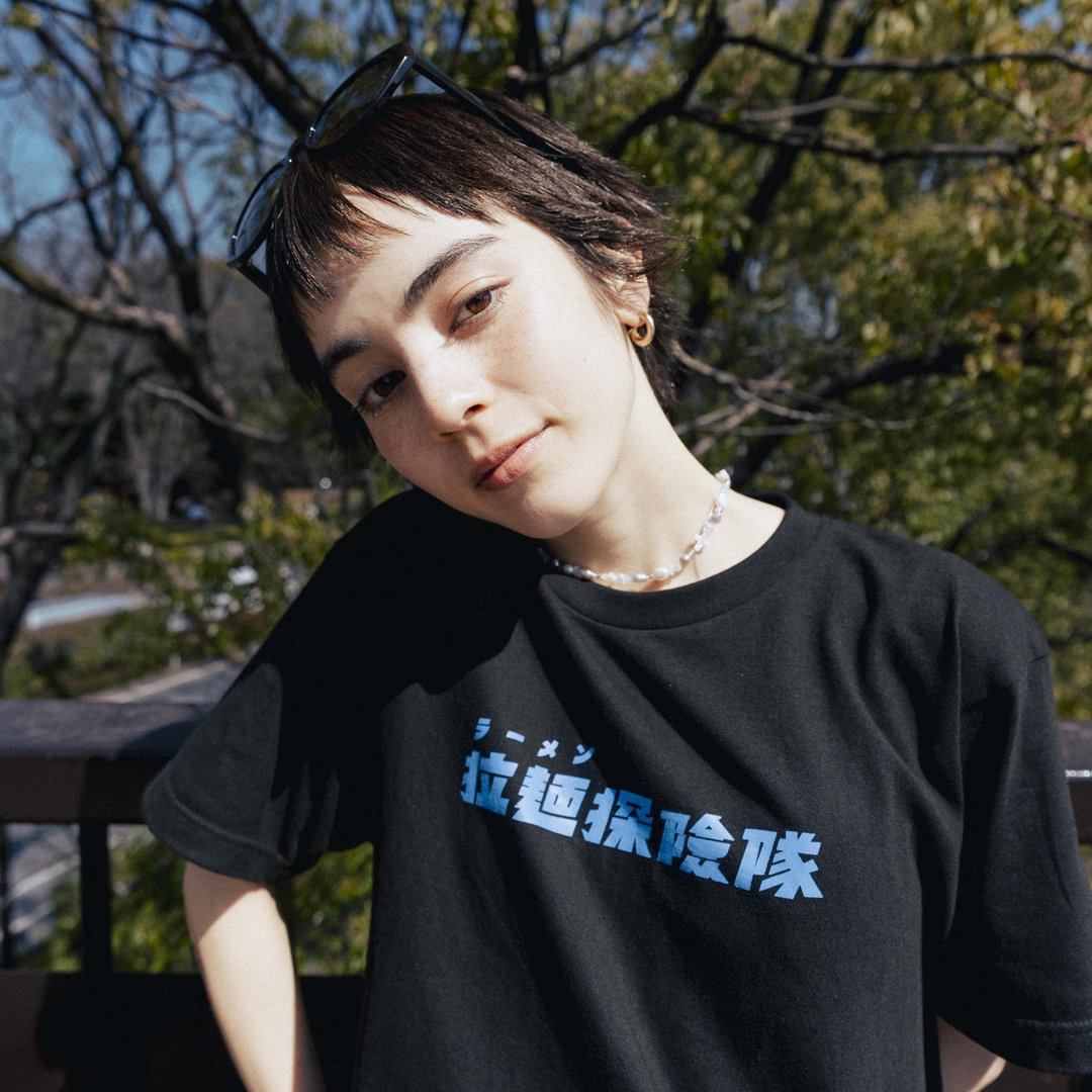 拉面探险队 | BIG LOGO绢印TEE(黑) - 男装上衣/T 恤 - 棉．麻 黑色