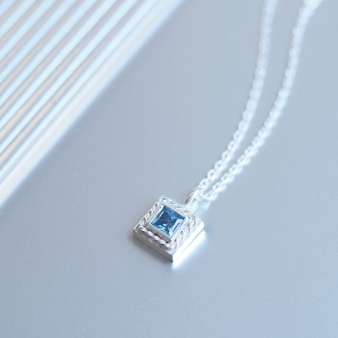 Square Aquamarine Twist Necklace Silver 925 - 项链 - 其他金属 蓝色
