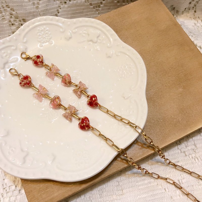 爱心蝴蝶结口罩链 手作 干燥花 日本树脂 真花 粉色 - 挂绳/吊绳 - 树脂 粉红色