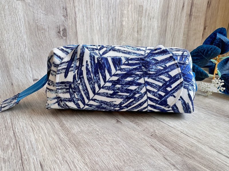 蓝叶手绘 大容量笔袋 手作布包 化妆收纳包 礼物 - 铅笔盒/笔袋 - 棉．麻 蓝色