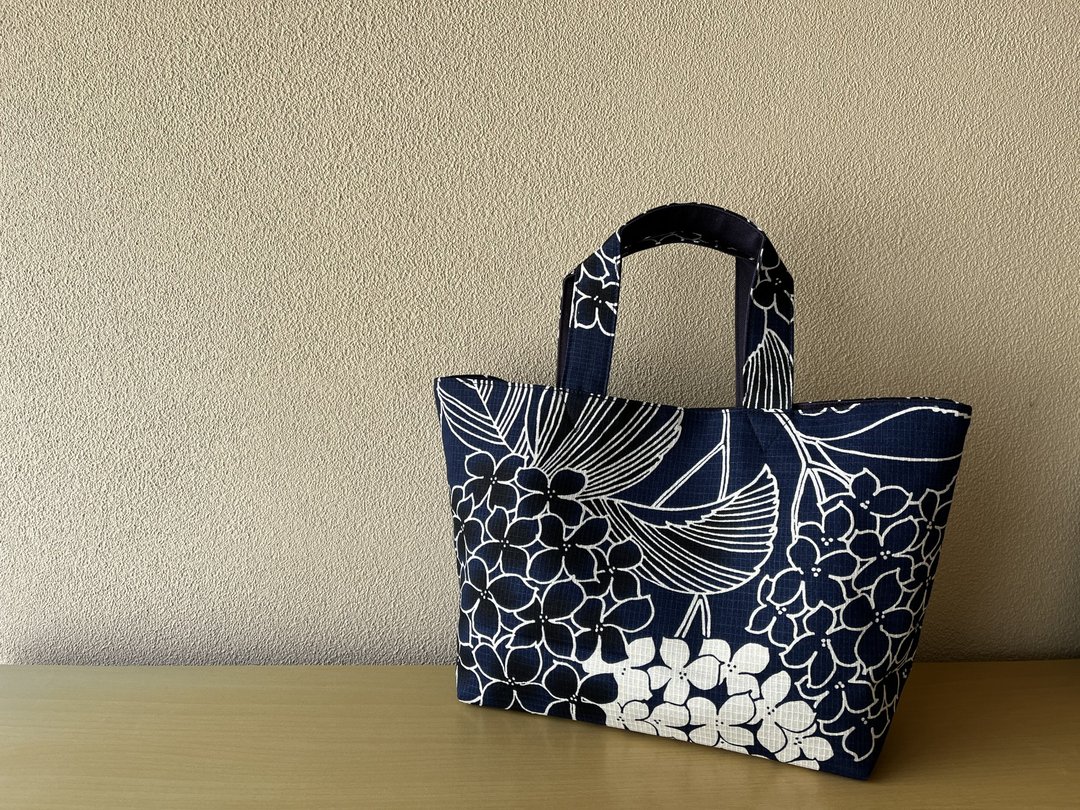 Yukata Mini Tote Bag Hydrangea Navy Blue Made to Order - 手提包/手提袋 - 棉．麻 蓝色