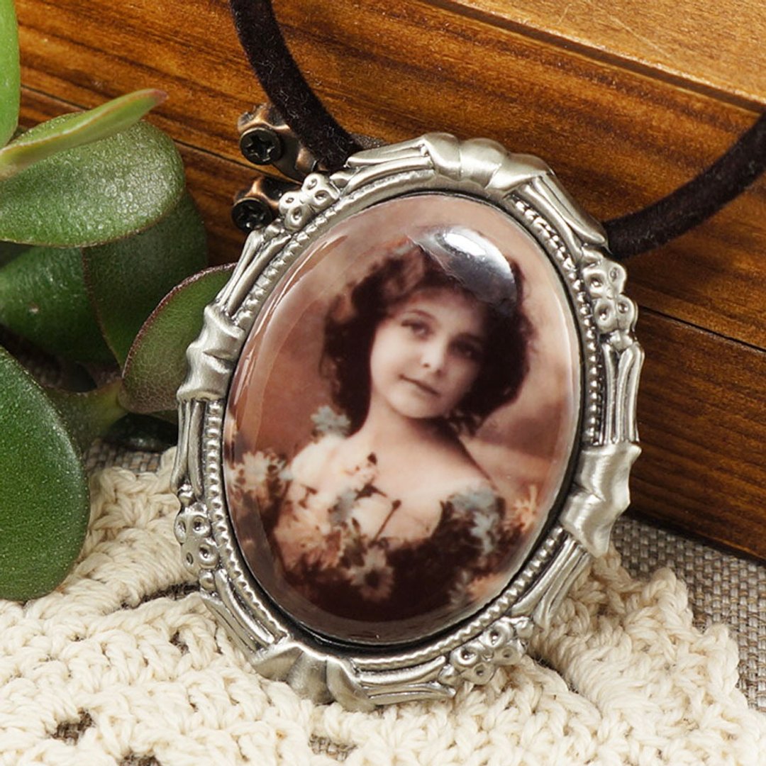 Porcelain Cameo Brooch and Choker 2 in 1 Girl Portrait Pendant Necklace Jewelry - 胸针 - 瓷 咖啡色