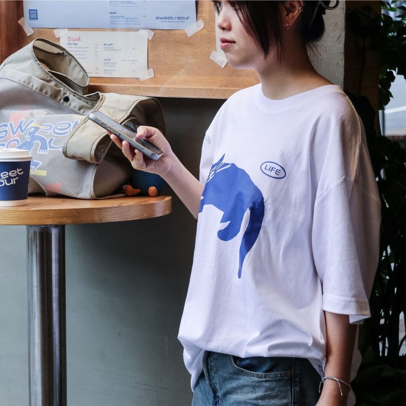 Sweet & Sour | 中性短袖 T 恤上衣 - 蓝费豊猫 - 男装上衣/T 恤 - 棉．麻 白色