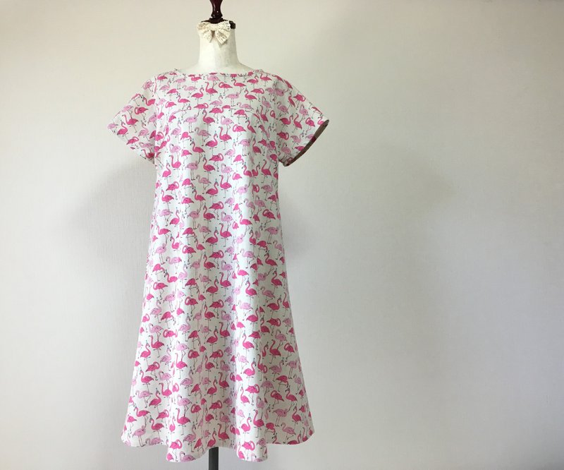Flamingo Pattern Simple Flare One Piece Cream - 洋装/连衣裙 - 棉．麻 粉红色