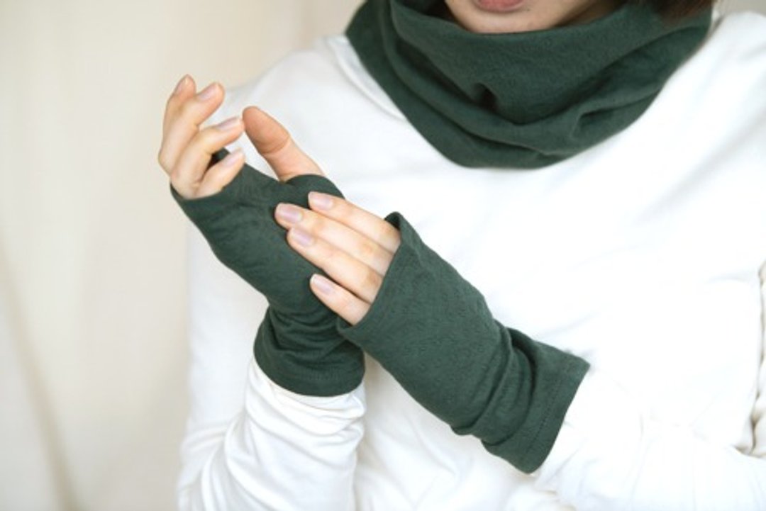 Organic cotton hand warmer [botanical dye/holly] - 其他 - 棉 