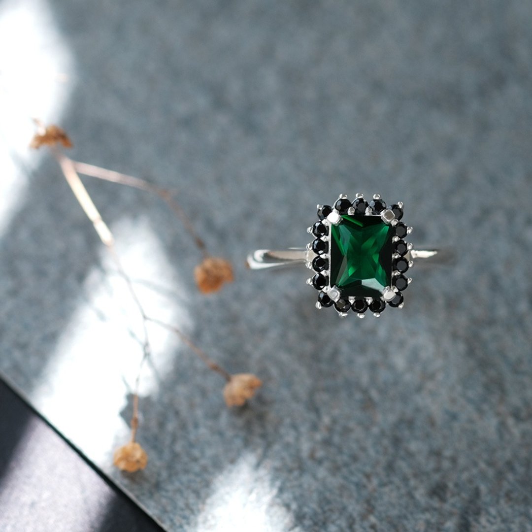 Emerald antique style ring Silver 925 - 戒指 - 其他金属 绿色