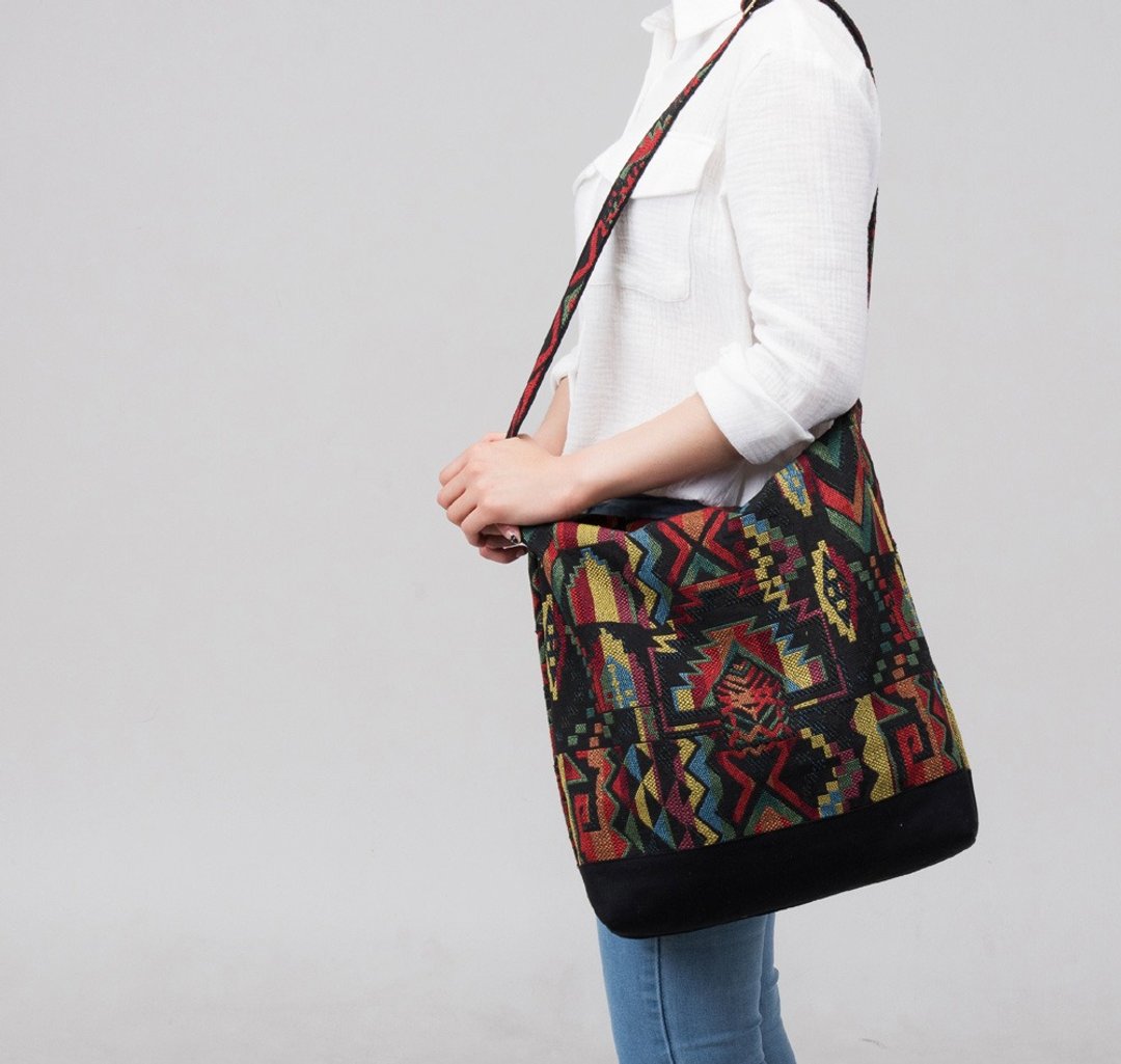 Black handmade  Messenger Crossbody bags  - 侧背包/斜挎包 - 其他材质 多色