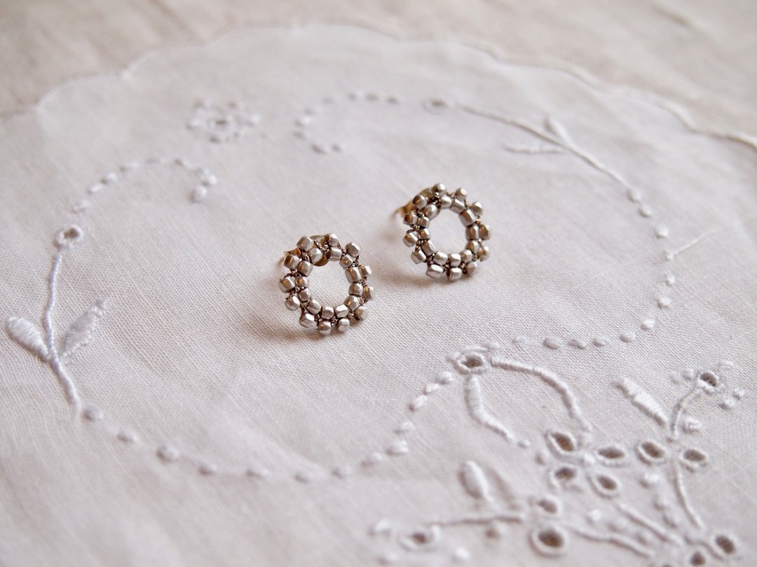 Tatting race <tattinglace> cercle <cerule> silver - 耳环/耳夹 - 玻璃 银色