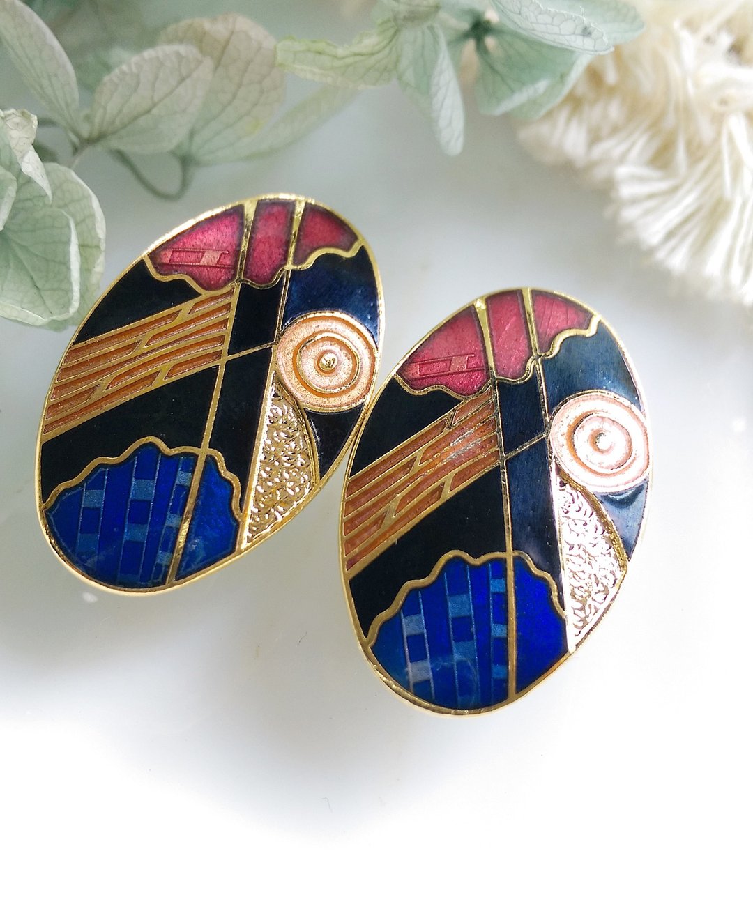 Vintage Jewelry 景泰蓝 黑底椭圆 浮生意象 夹式耳环 - 耳环/耳夹 - 其他金属 金色