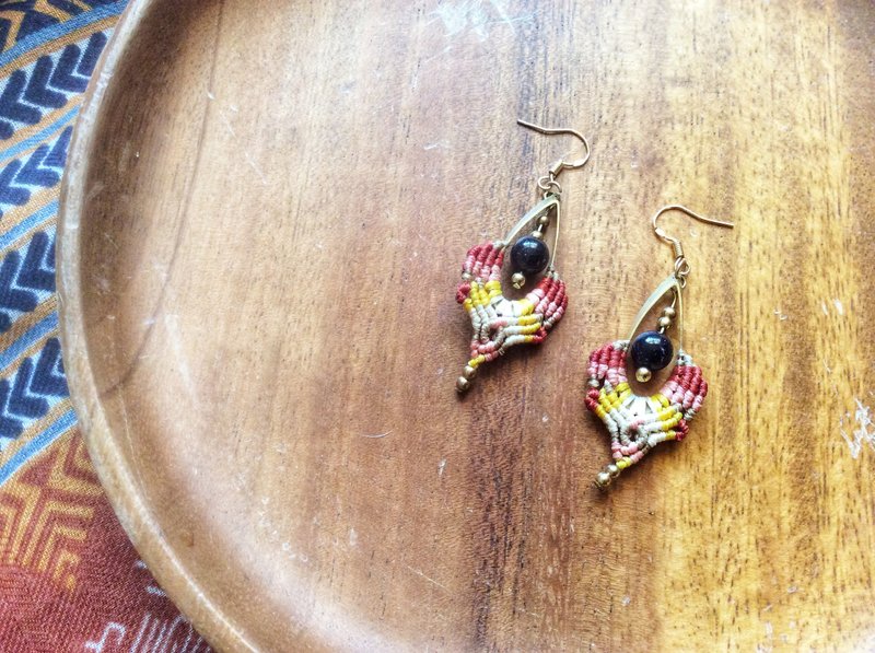 手工编织天然石耳环 - 耳环/耳夹 - 蜡 橘色