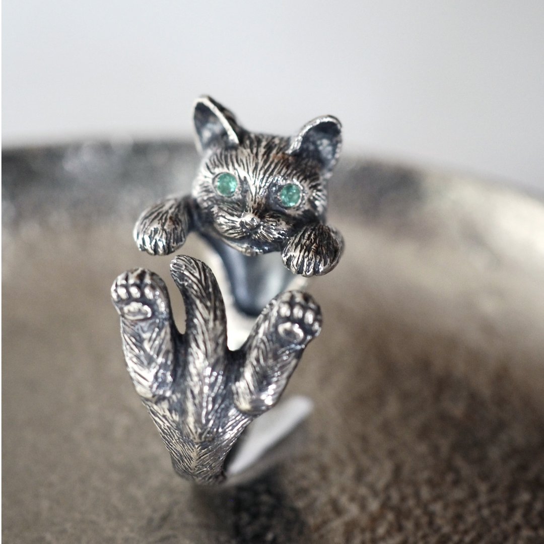 缠绕指尖的猫咪戒指 LaTu 祖母绿眼瞳 - 戒指 - 纯银 银色
