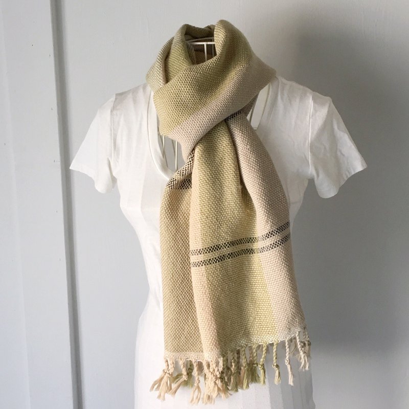 Unisex handwoven scarf Beige and Green Color Mix - 围巾/披肩 - 羊毛 绿色