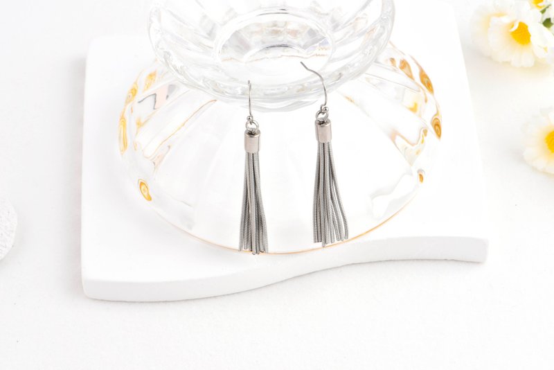 【流光飘逸】银色流苏不锈钢耳环 | 垂坠光影 - 优雅飘逸 - 耳环/耳夹 - 不锈钢 银色