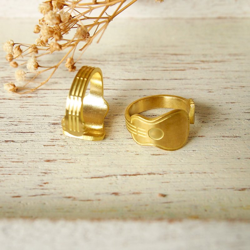 Classic Guitar ring (adjustable free size) - 戒指 - 铜/黄铜 金色