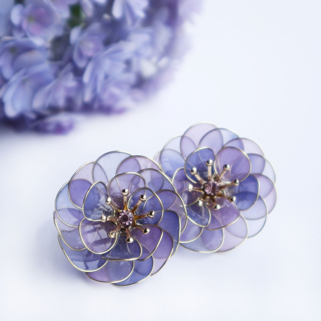 Glossy flower earrings purple - 耳环/耳夹 - 其他材质 紫色