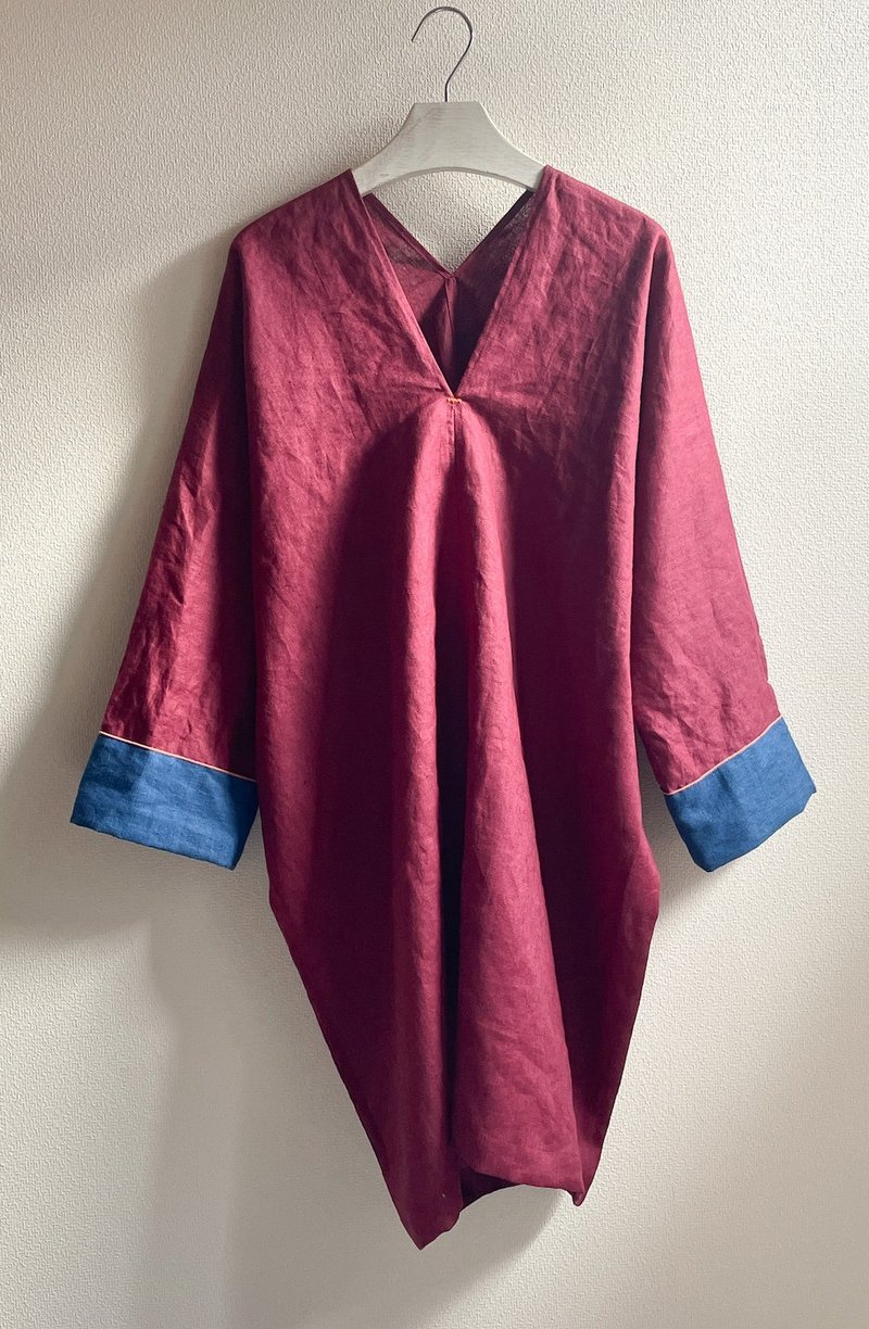 宽松静谧的赤紫色亚麻连身长裙 蓝染袖口 斗篷洋装 Poncho Dress JAPANBLUE 蓝染 - 洋装/连衣裙 - 棉．麻 紫色