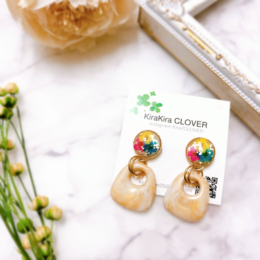 Real flowers yellow pink blue resin earrings - 耳环/耳夹 - 塑料 多色