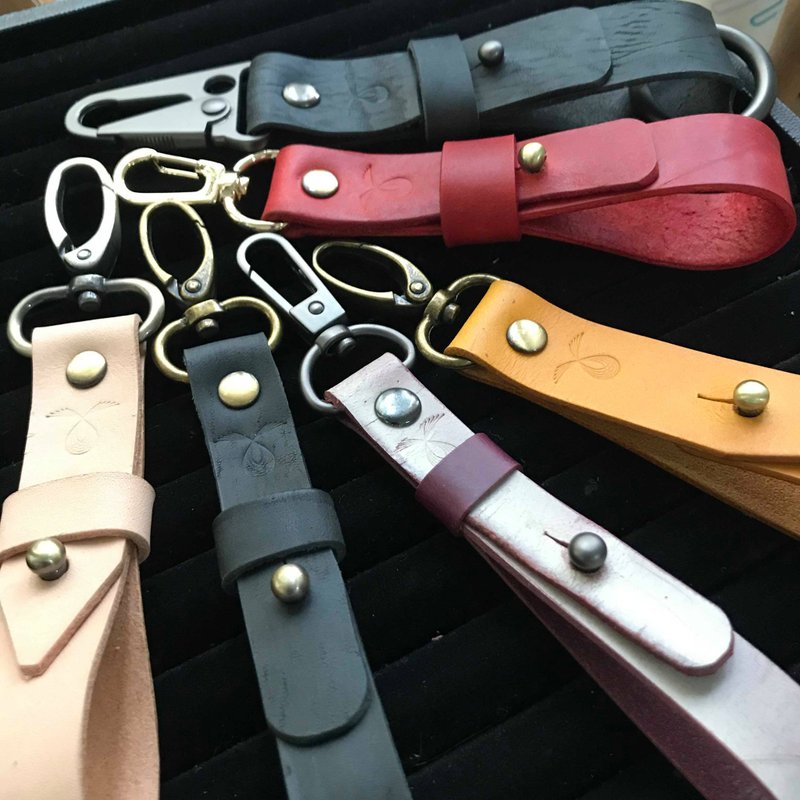 Handmade Hanging Key Holder - 钥匙链/钥匙包 - 真皮 多色