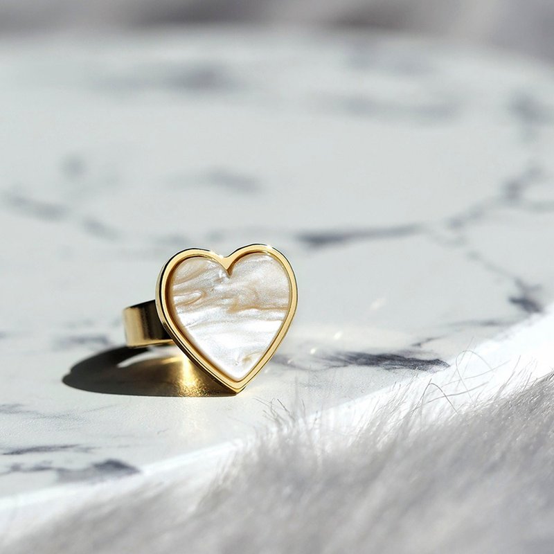 heart ring White marble - 戒指 - 其他金属 白色