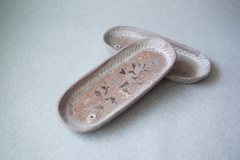 • 米粒出陶中 • 075 深埋在心里 - 线香盘 - 香薰/精油/线香 - 陶 多色