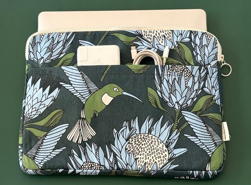 南非 aLovesupreme_13寸电脑保护套/新款白色拉錬_蓝色铁灰底 - 电脑包 - 棉．麻 