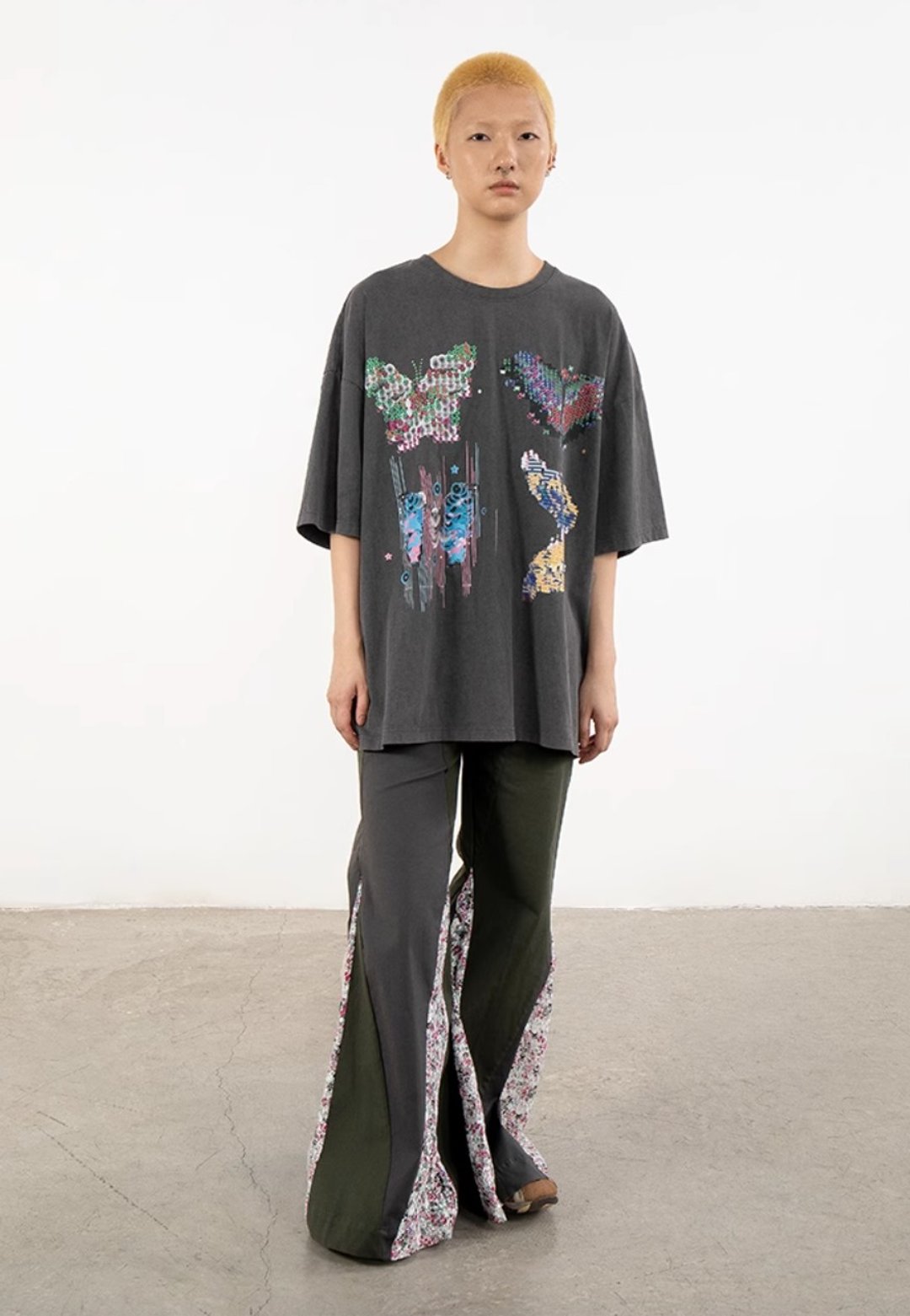 Digi Butterflies T-shirt 数位蝴蝶蜡染短袖T恤 - 女装 T 恤 - 其他材质 灰色