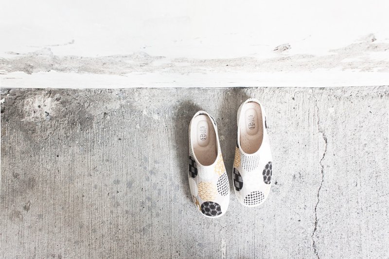 懒人日 | 京纹小球花布鞋.日本布限量.办公室推荐.真皮鞋垫 - 女款休闲鞋 - 棉．麻 金色