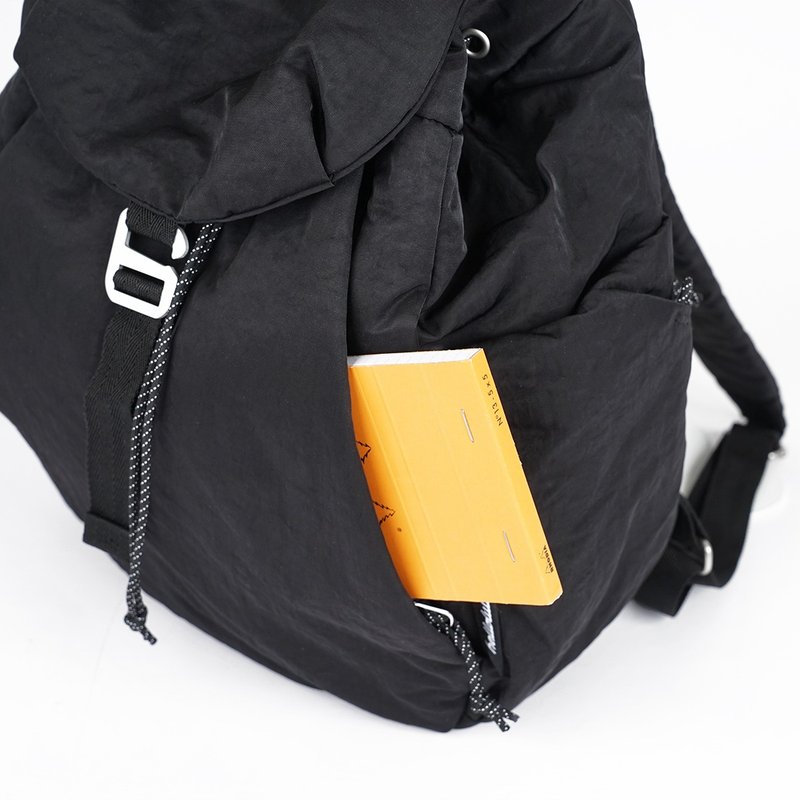 【FW25全新Wander系列】RORY 日常随身背包 中号 (翠黑色) - 后背包/双肩包 - 环保材料 黑色