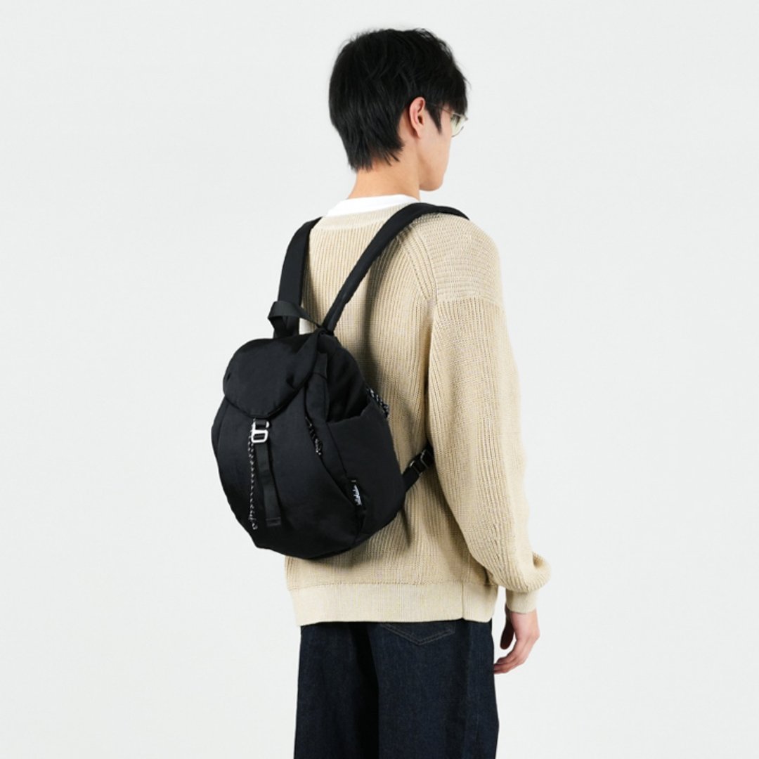 【FW25全新Wander系列】RORY 日常随身背包 中号 (苔黑色) - 后背包/双肩包 - 环保材料 黑色