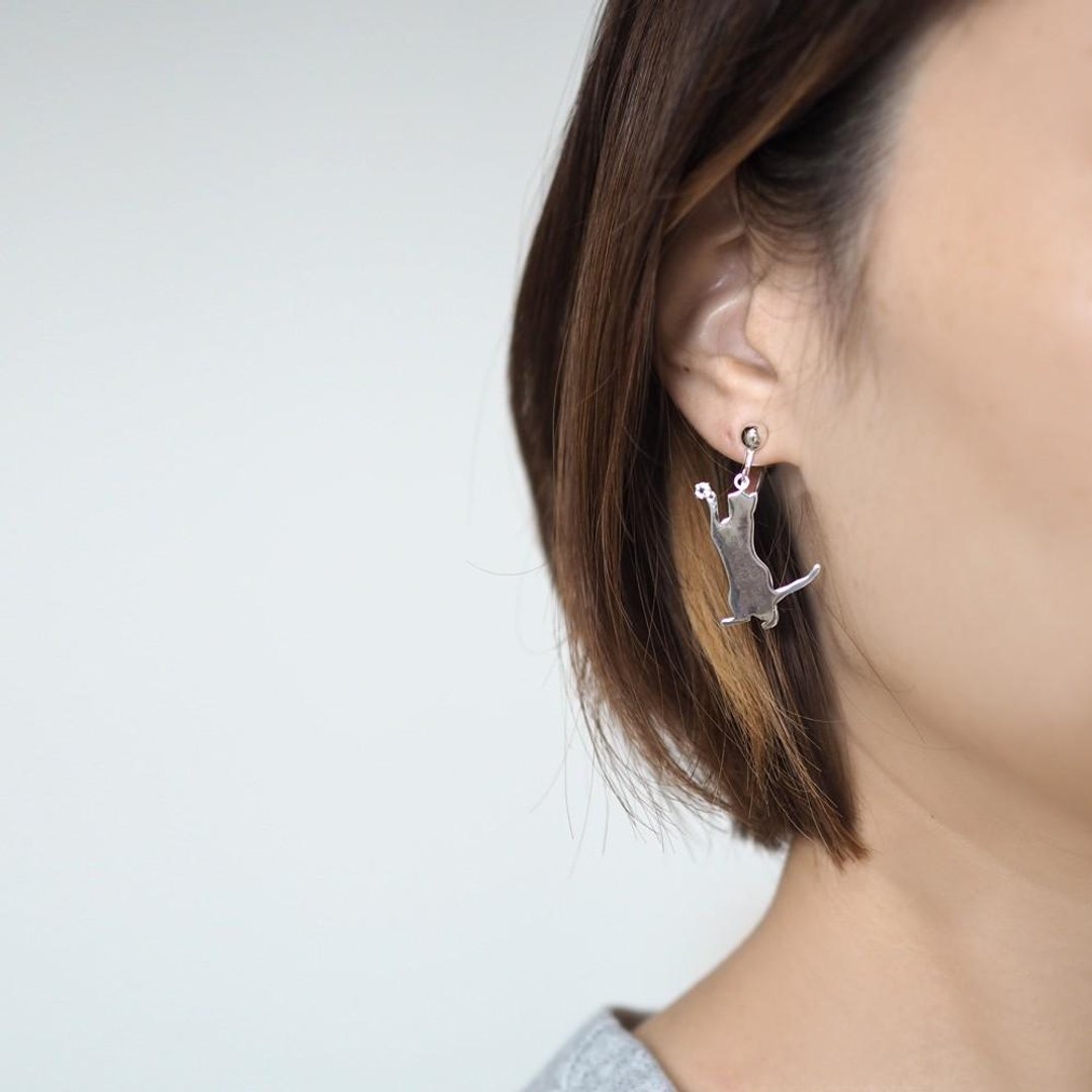 One Ear Cat Silhouette Clip-On Standing Cat Blue Moonstone, Blue Topaz, Amethyst, Peridot - 耳环/耳夹 - 宝石 