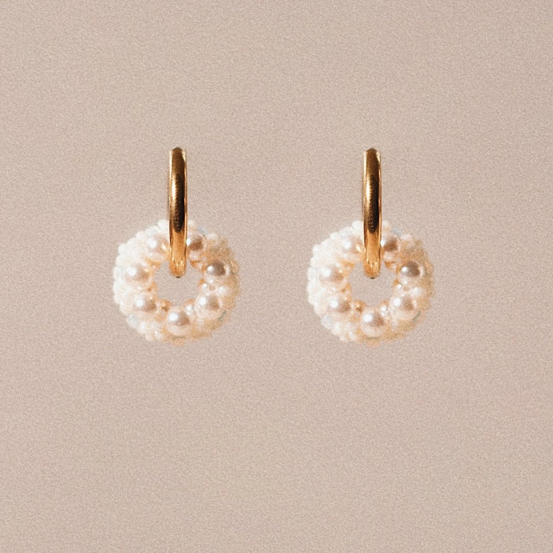 Rolling Earrings 环圈耳饰－珍珠白 - 耳环/耳夹 - 玻璃 白色