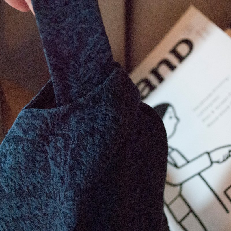 teatime soft     墨蓝色暗纹肌理 小手拎  拎去喝咖啡的得意小物 - 手提包/手提袋 - 棉．麻 