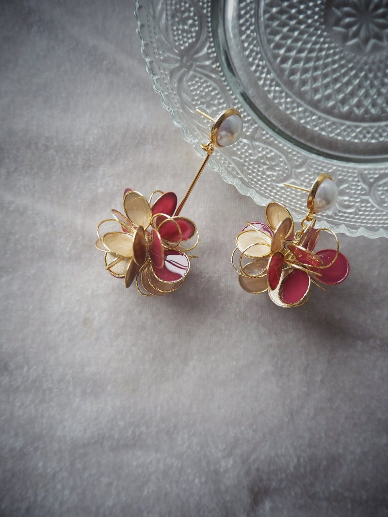 花好月圆 玫金 花球垂坠式树脂耳环 - 耳环/耳夹 - 树脂 红色