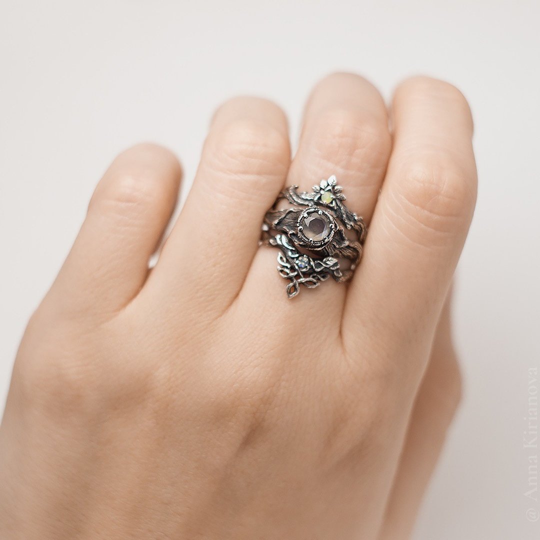 Tree Ring Gray Moonstone Leaf and Vine Ring Moonstone Twig Ring opal - 戒指 - 纯银 银色