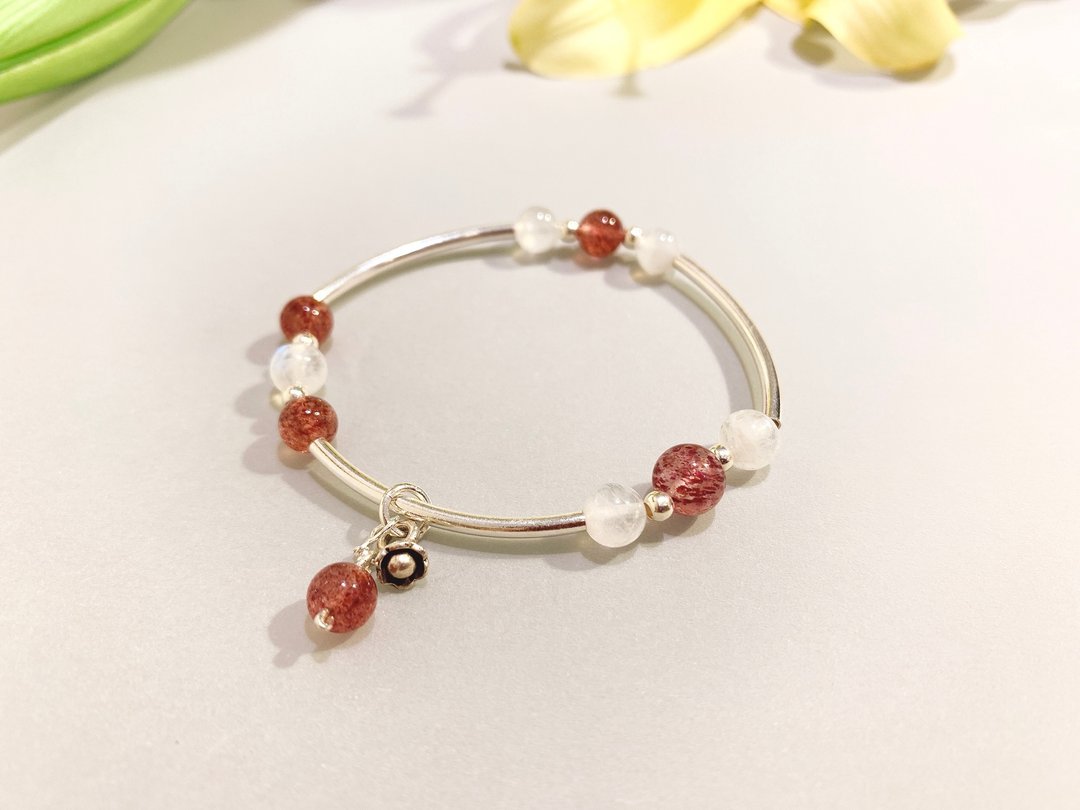 Ops Strawberry Crystal Moonstone bracelet-草莓晶/月光石/银管 - 手链/手环 - 其他金属 粉红色