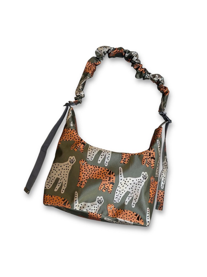 小牛村/ 黑 斜背包 动物 花豹 手工布包 - 侧背包/斜挎包 - 聚酯纤维 黑色