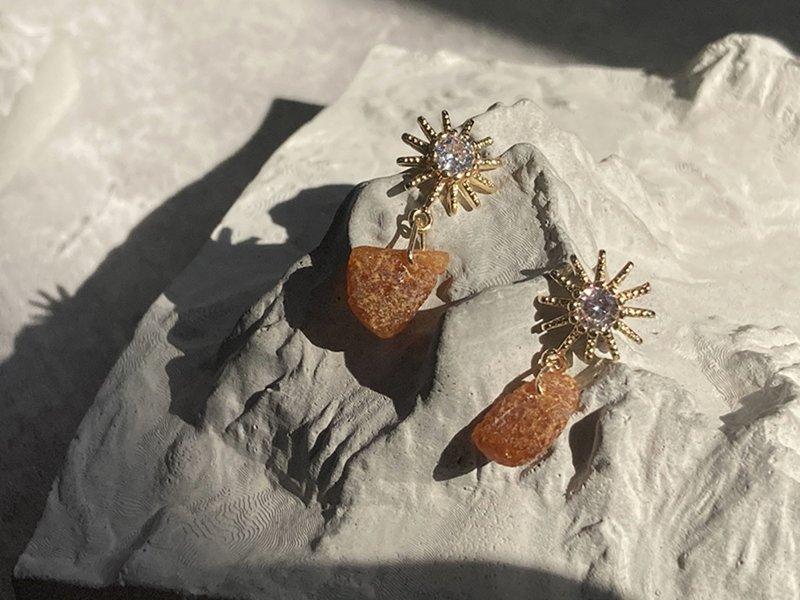 【Sunshine。随形蜜蜡耳环】俄罗斯蜜蜡、橘蜜蜡、树脂化石|耳针 - 耳环/耳夹 - 其他材质 橘色
