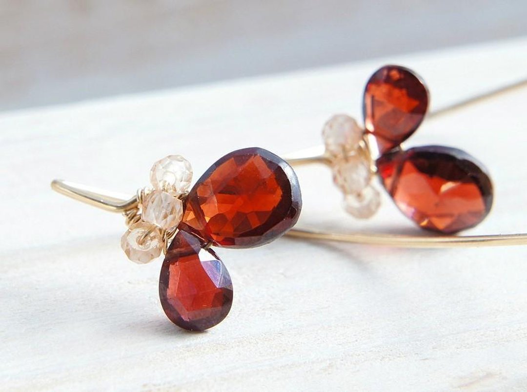 Red garnet earrings 14kgf - 耳环/耳夹 - 宝石 红色