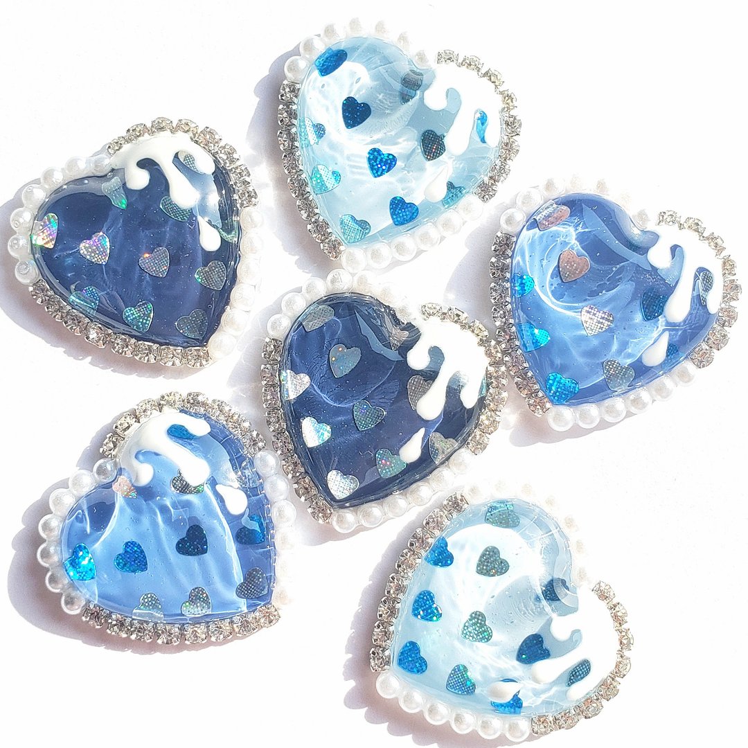 Clip-On earrings white chocolate heart - 耳环/耳夹 - 树脂 蓝色