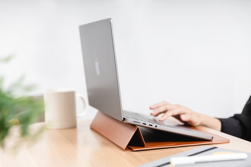 【限定活动价】EasyStand MacBook 全尺寸手工皮革支架笔电包 - 电脑配件 - 人造皮革 