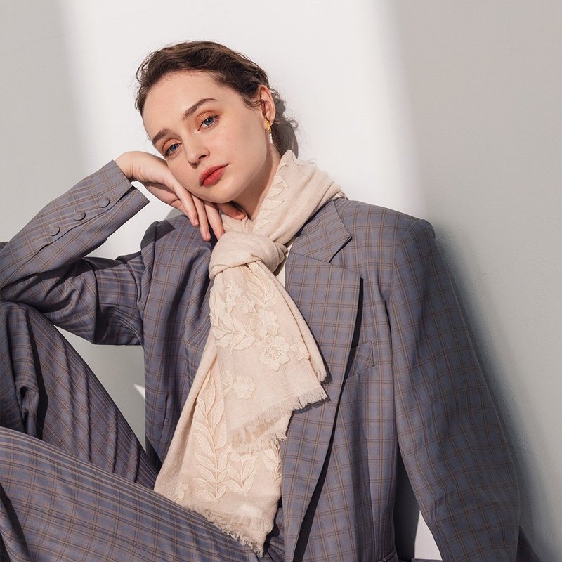 【轻奢】Thalia浪漫扶桑蕾丝刺绣纯羊绒Cashmere围巾-裸肤色 - 围巾/披肩 - 其他材质 多色