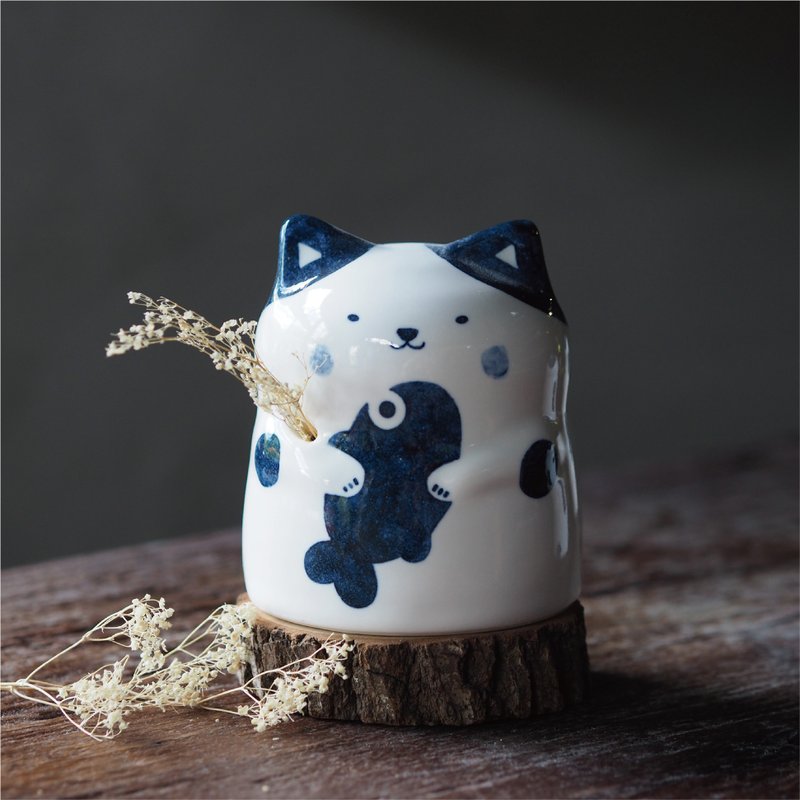 【好运猫系列】好运猫 祝福花器 / 好孕祈福 / 可插干燥花 - 花瓶/陶器 - 瓷 蓝色
