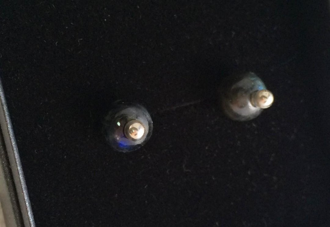 Finnish gemstone spectrum light titanium earrings - 耳环/耳夹 - 其他金属 蓝色