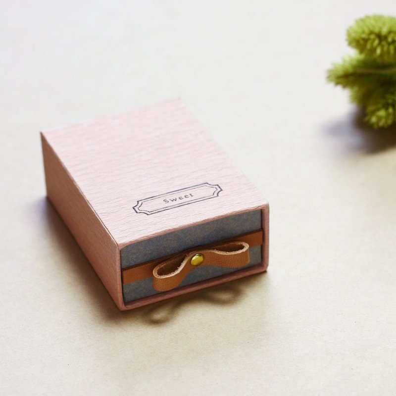 Sweet // Sakura pink) Sliding Box Leather ribbon A small box that conveys your feelings - 包装材料 - 纸 粉红色