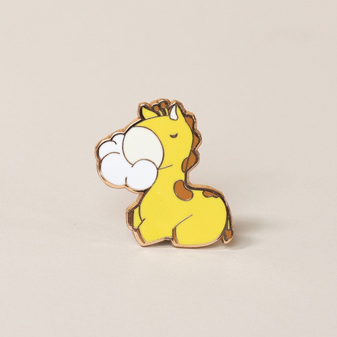 Bellzi | Giraffi- Sleep 长颈鹿徽章-睡个觉 - 徽章/别针 - 珐琅 黄色
