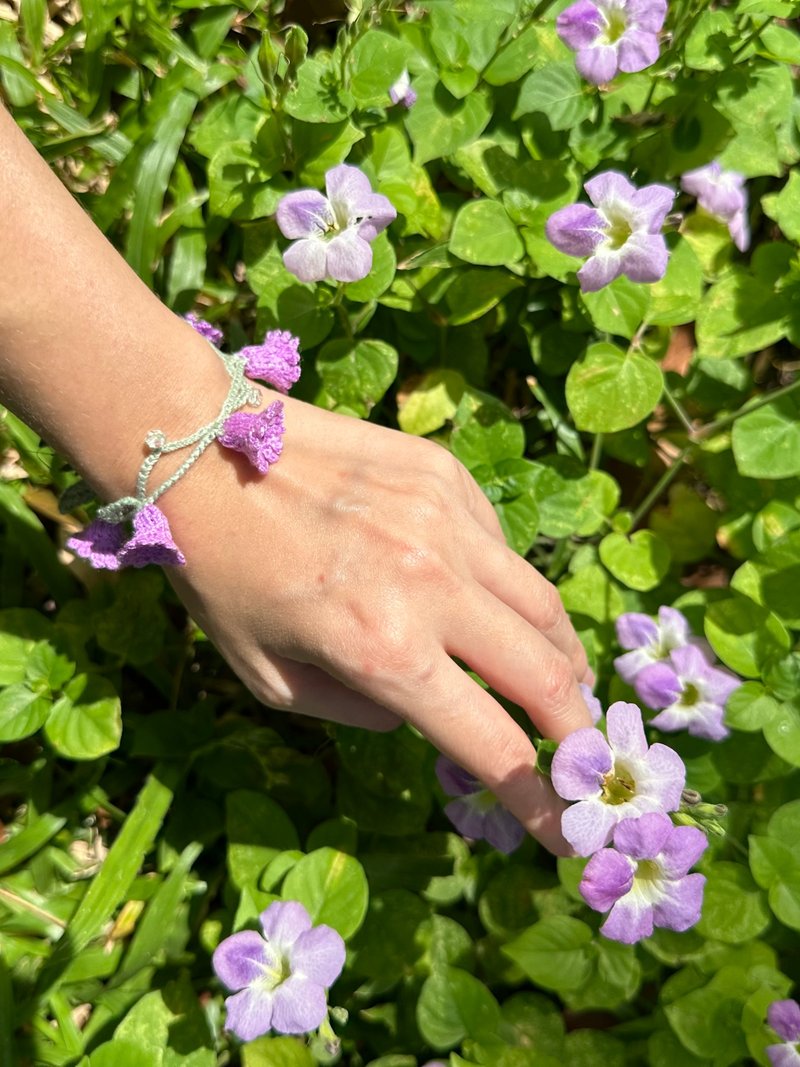 Lily of the valley crochet bracelet LILAC - 手链/手环 - 绣线 紫色