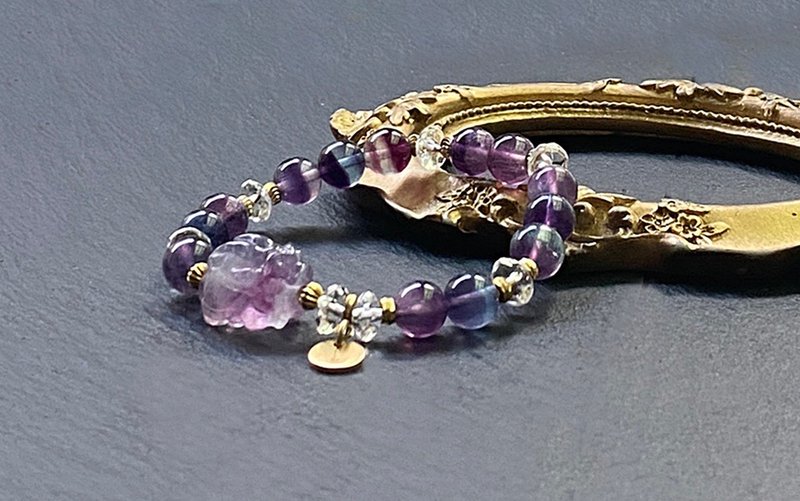 化太岁招财智慧-渐层萤石x白水晶x渐层萤石龙龟手敲字母黄铜手链 - 手链/手环 - 水晶 多色