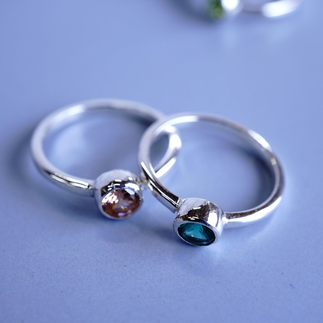 Zirconia ring playing with colors 104 - 戒指 - 其他金属 银色