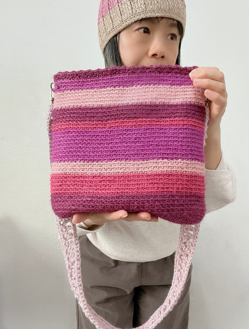 暖暖拼色手钩黄麻斜背袋 - 侧背包/斜挎包 - 棉．麻 